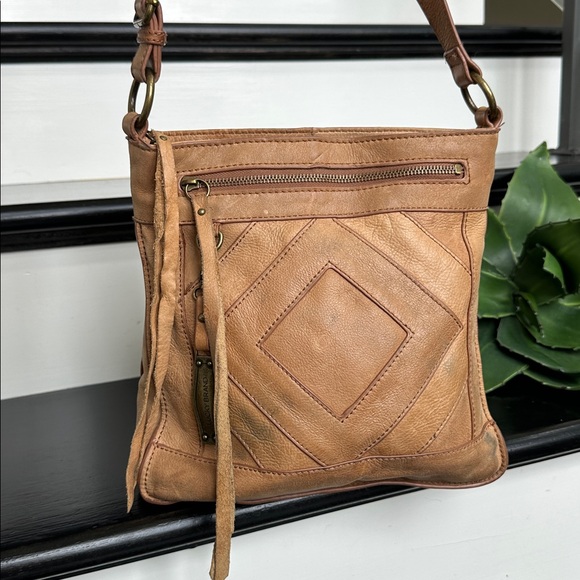 Lucky Brand genuine leather, soft crossbody shoulder bag, neutral boho - Picture 1 of 8